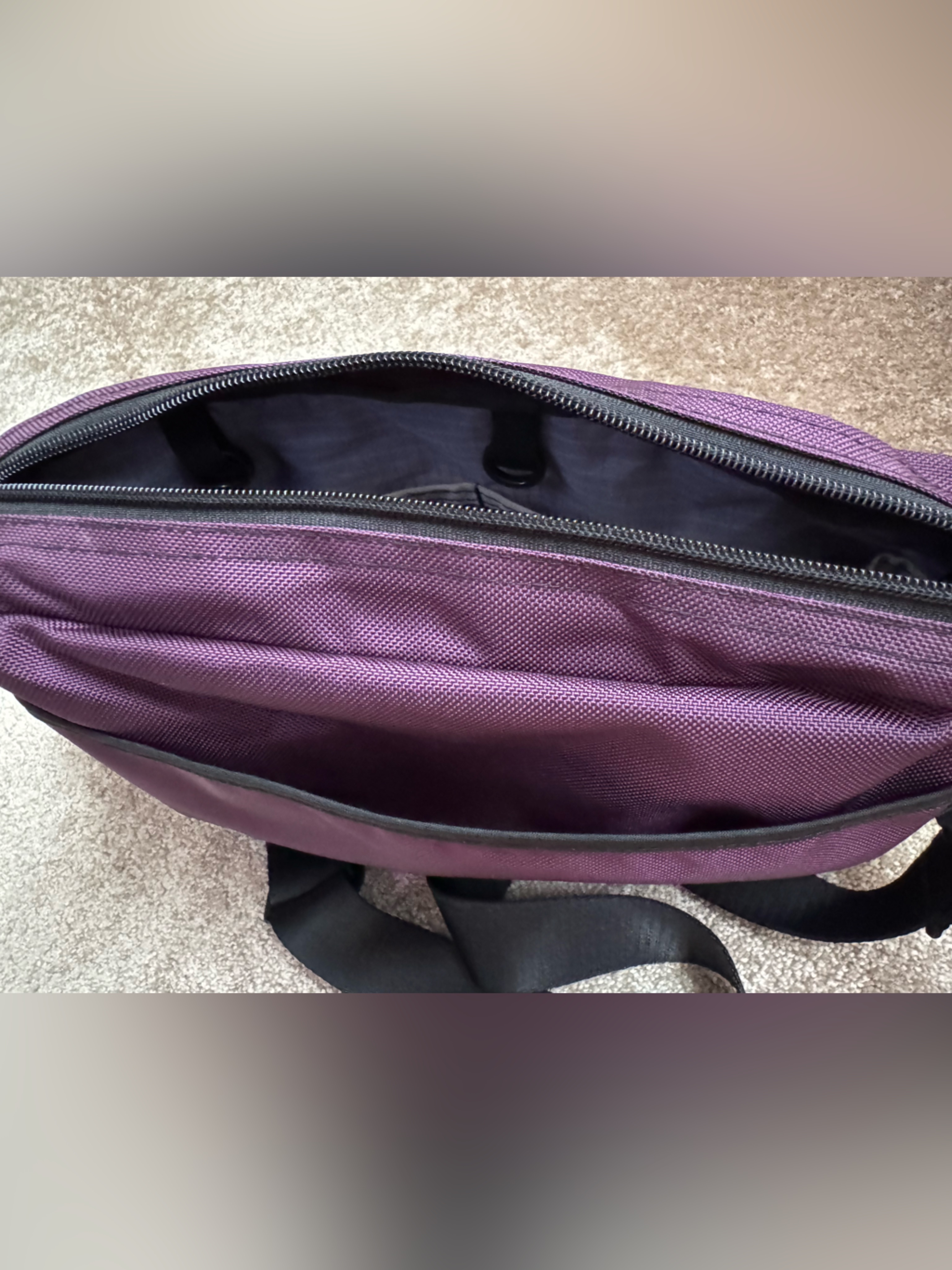 Euc Tom Bihn Side Hustle Men's Aubergine/Dusk Messenger Crossbody Bag — image 5 of 8